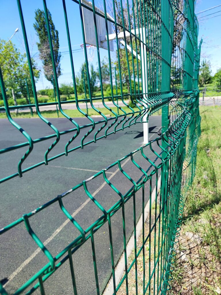Астраханский депутат организовал праздник на разбитой детской площадке — фото 6