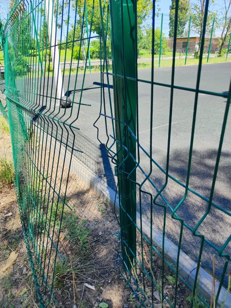 Астраханский депутат организовал праздник на разбитой детской площадке — фото 7
