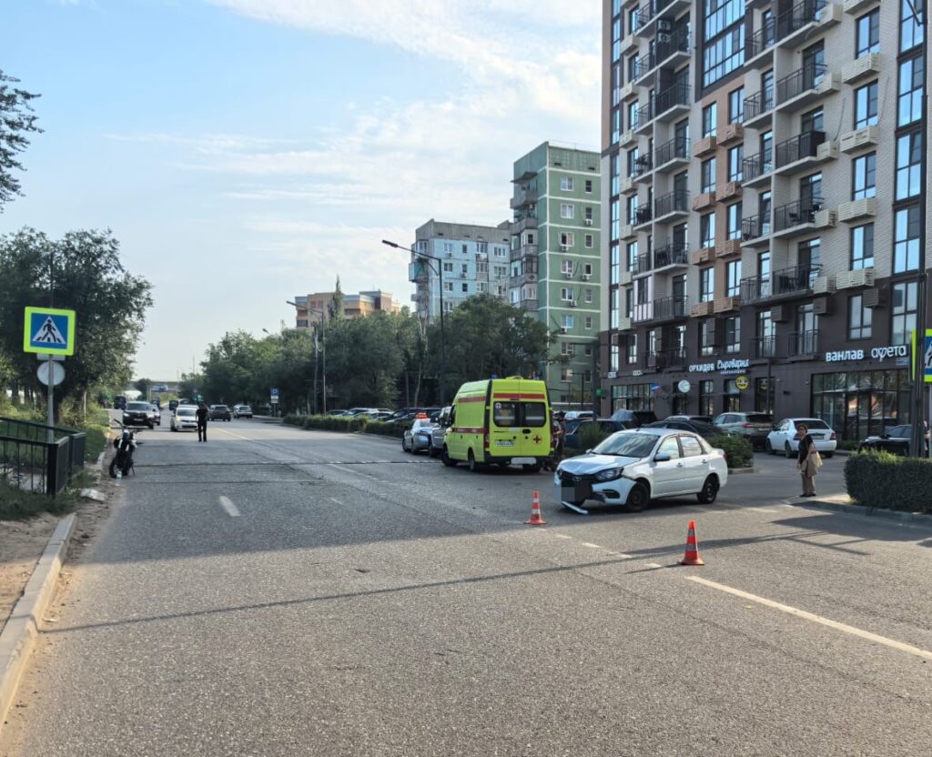 В Астрахани случилось жесткое ДТП с 16-летним питбайкером