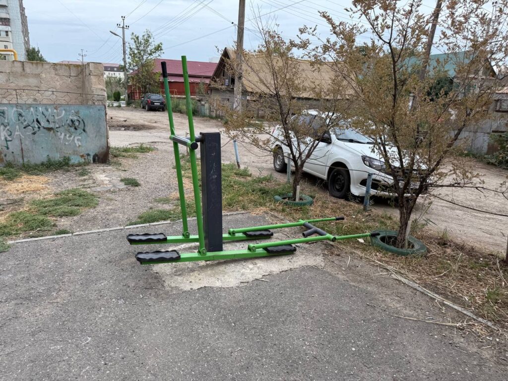 Жители Астрахани показали состояние своего двора прямо в сердце города — фото 8