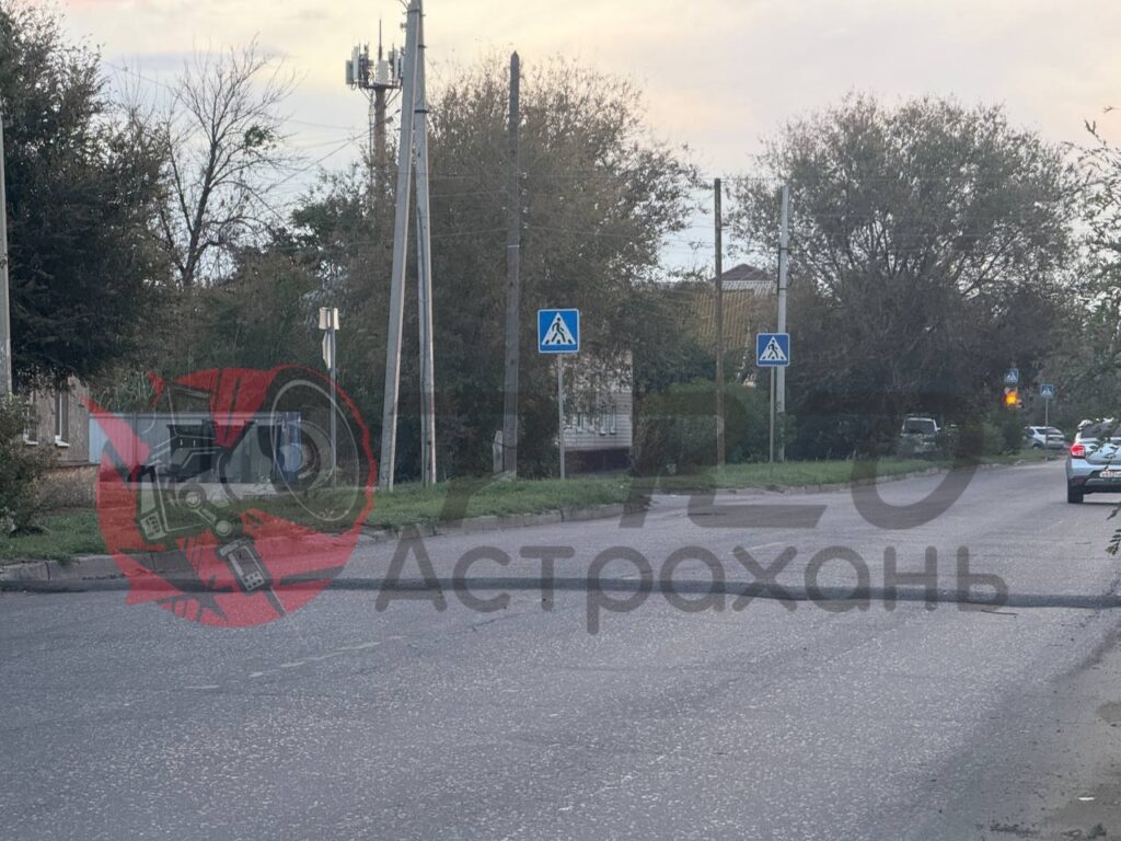 На одной из астраханских улиц появился опасный лежачий полицейский — фото 2