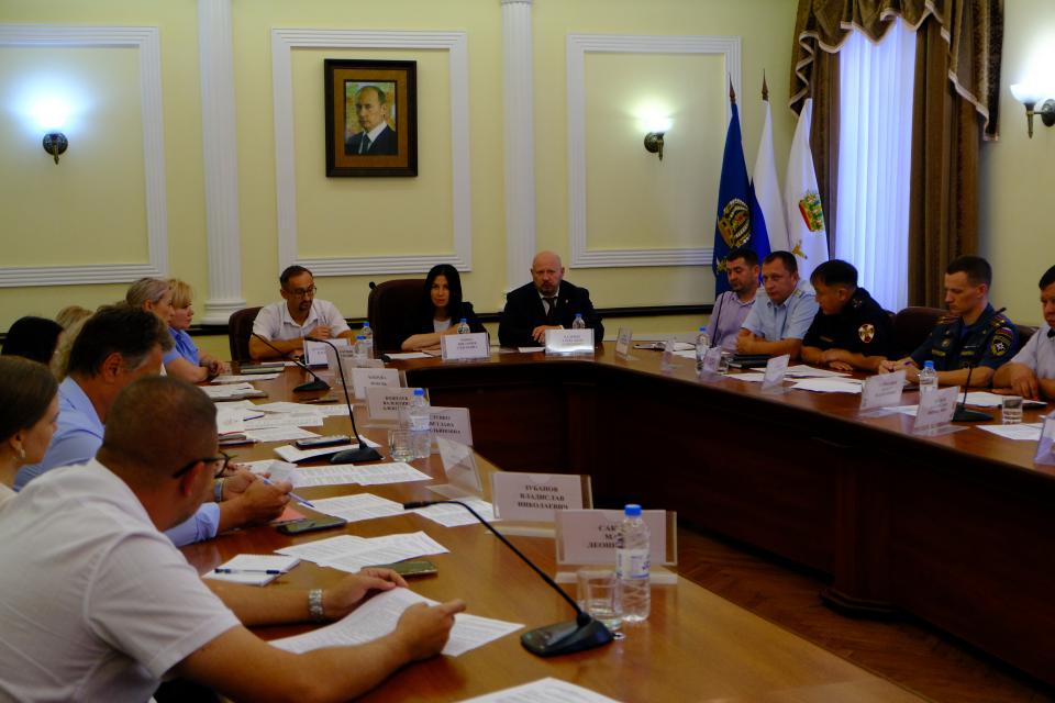Камеры и электронные пропуска: в школах Астрахани усилены антитеррористические меры
