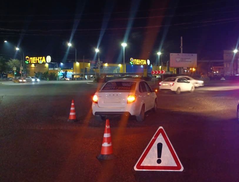 Юные астраханцы на самокате пострадали в ДТП на пешеходном переходе