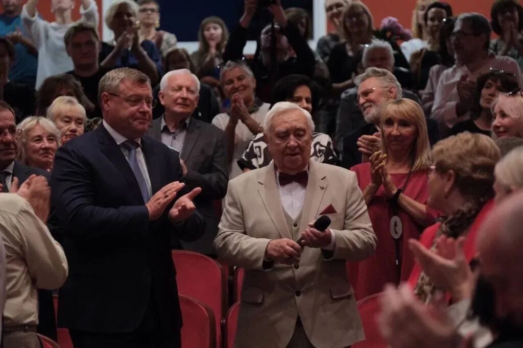 Мастеру астраханской сцены исполнилось 85 лет