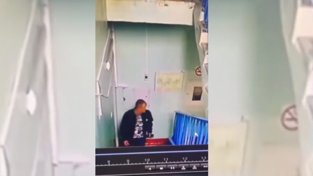 Неизвестный проник в астраханский детский сад и совершил преступление