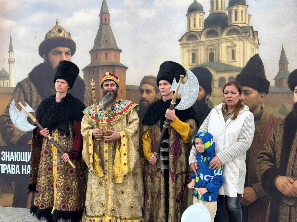 Астрахань отметила День города масштабным праздником на набережной Волги — фото 21