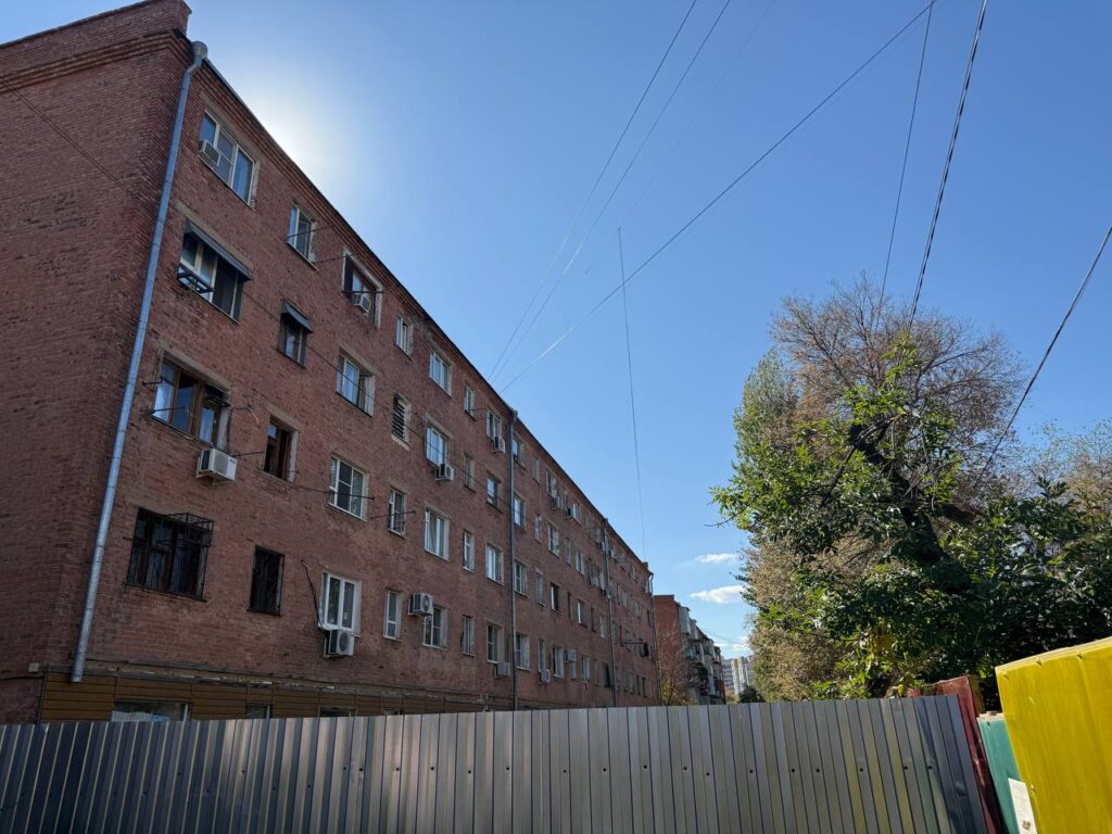 Частично рухнувший дом на Ляхова создает угрозу для детского сада — фото 3