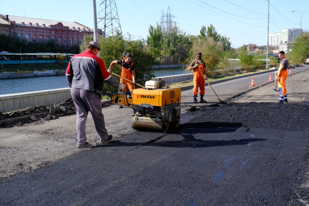 Ямочный ремонт провели на Красной Набережной в Астрахани