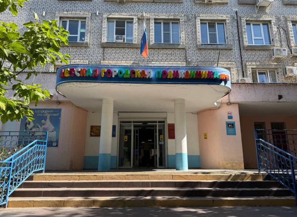 Для больничного вызывайте скорую: астраханке с двухлетним ребенком дали странный совет в поликлинике