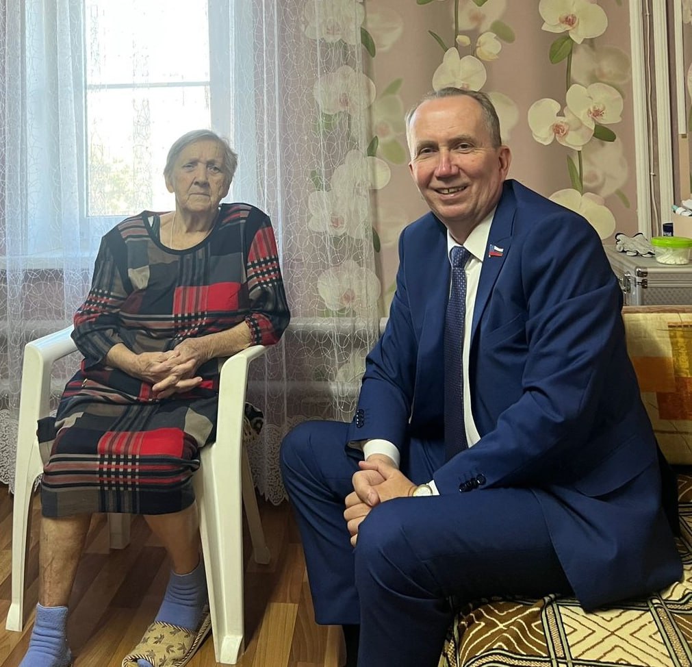 Председатель Гордумы поздравил трусовчан с Днем пожилого человека — фото 2