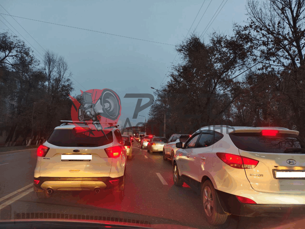 Умные светофоры в Астрахани: обещали зеленую волну, получили вечную пробку