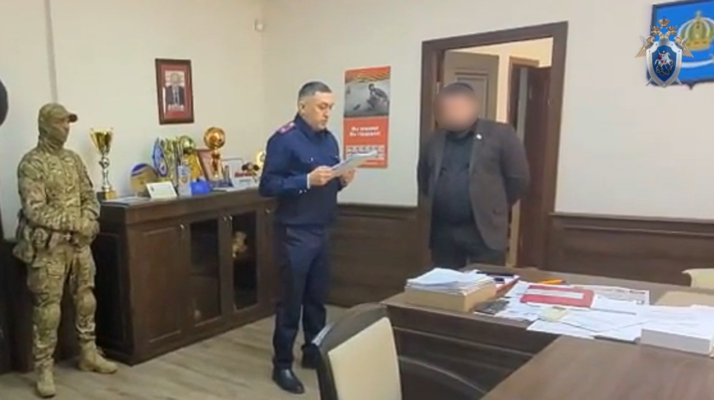 Главу района Астраханской области подозревают в хищении миллионов на ремонте теплосетей
