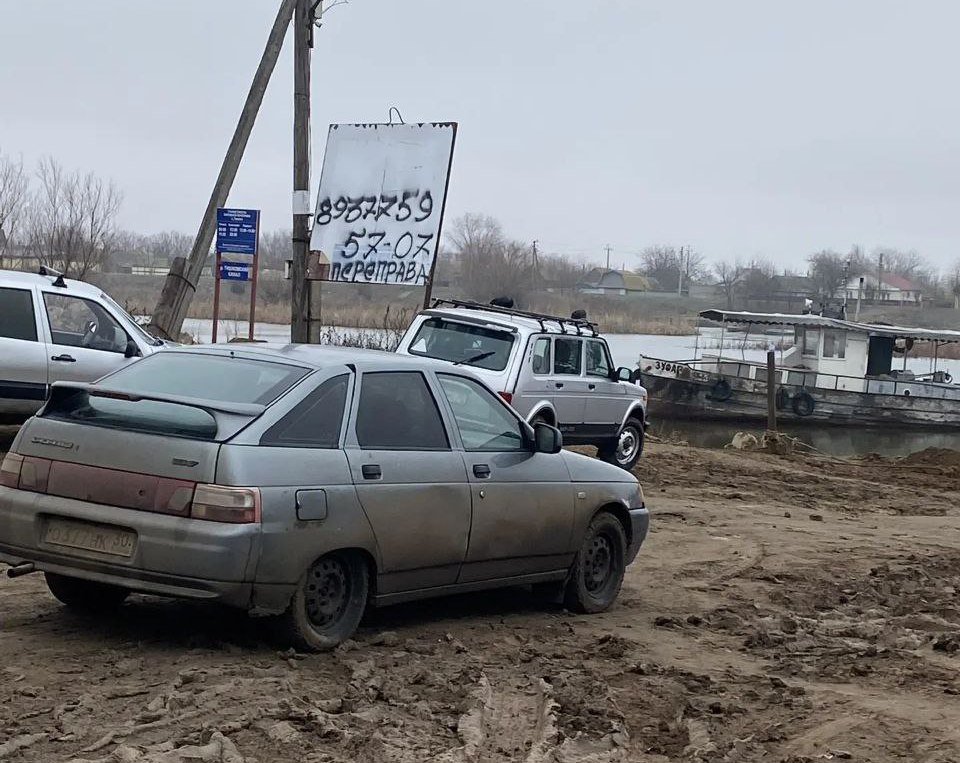 Село под Астраханью оказалось отрезано от внешнего мира из-за поломки парома