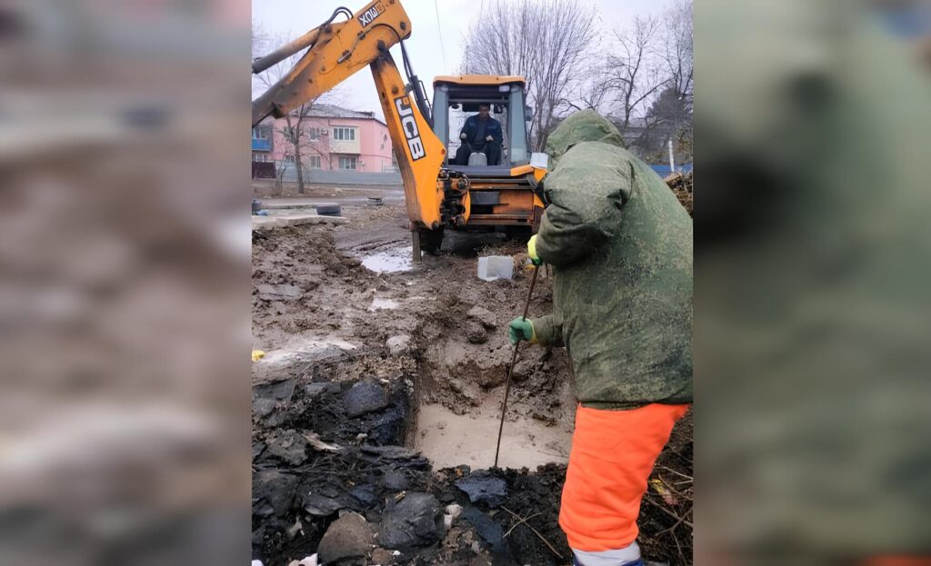 За 11 дней в Астрахани ликвидировали почти 500 засоров и более 100 аварий на водопроводе