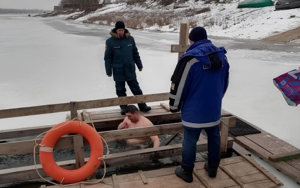 Астраханские спасатели готовятся к Крещению Господню: где можно будет безопасно окунуться