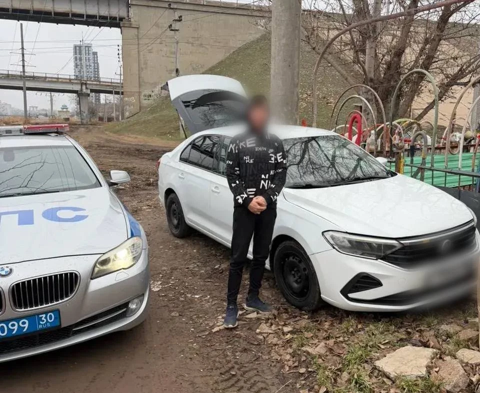 Астраханец поплатился за нецензурную надпись вместо государственных номеров
