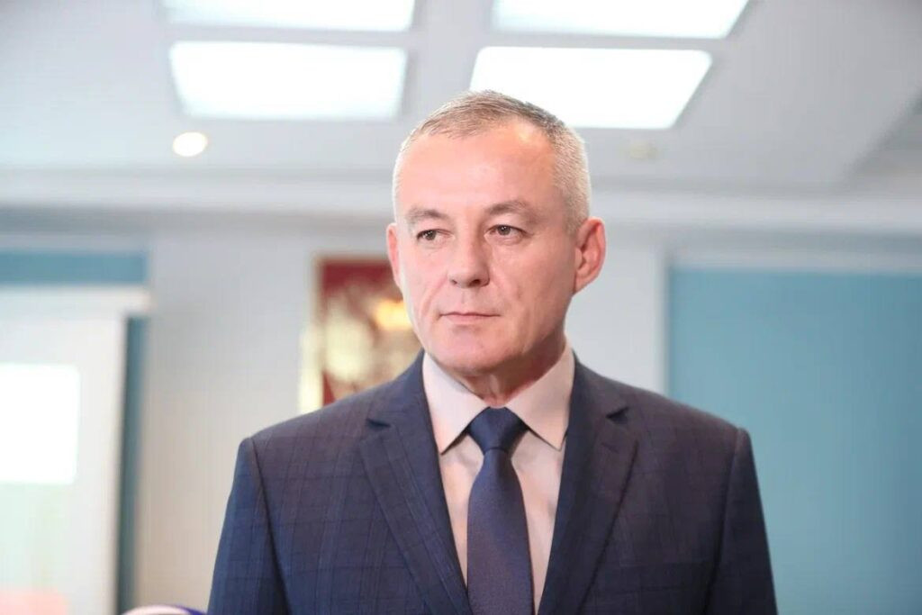 Экс-глава Ахтубинского района, осужденный за взятку, освобожден для участия в СВО