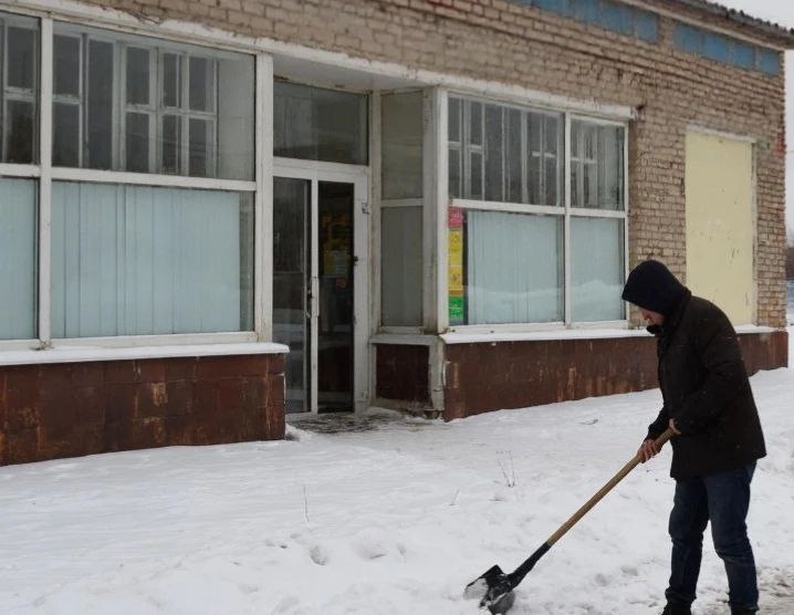 Астраханские коммунальные службы борются с последствиями снегопада — фото 2