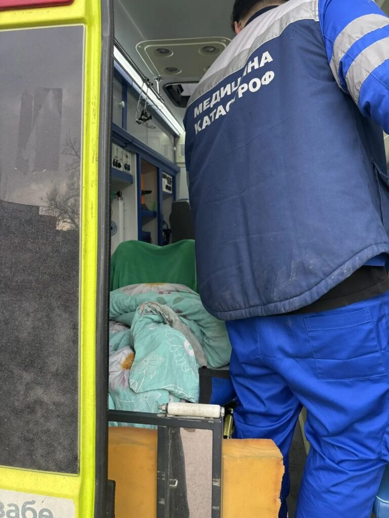 «Газель» протаранила остановку: в Астрахани случилось пугающее ДТП с одним пострадавшим — фото 2
