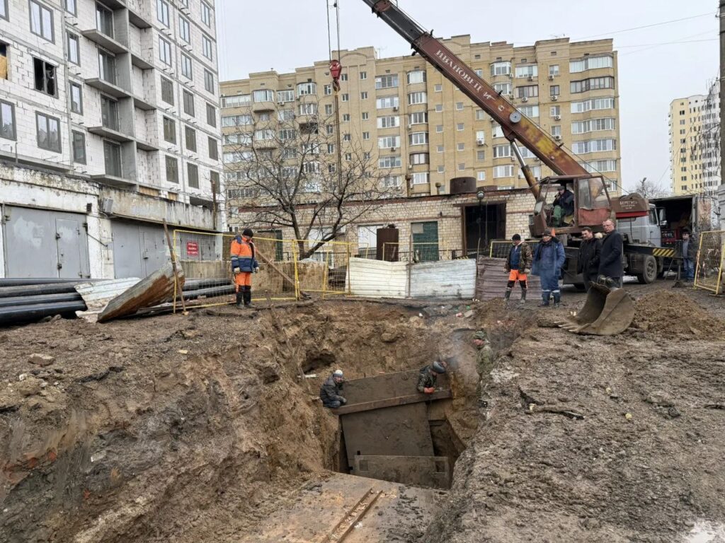 В Ленинском районе Астрахани продолжают масштабную модернизацию сетей водоотведения — фото 1