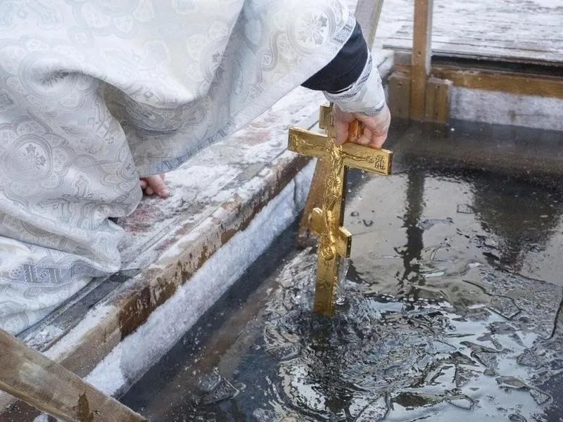 Председатель Городской Думы поздравил Астраханцев с Крещением Господним