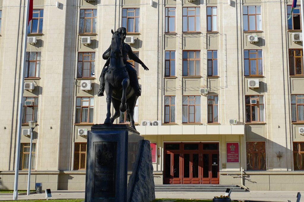 Жителей Краснодарского края предупреждают о мошенниках, использующих дипфейки