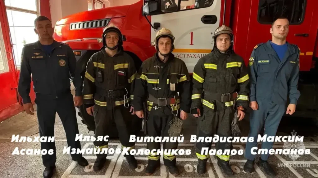 В Астрахани горела девятиэтажка: пожарные вытащили 18 человек, один погиб — фото 1