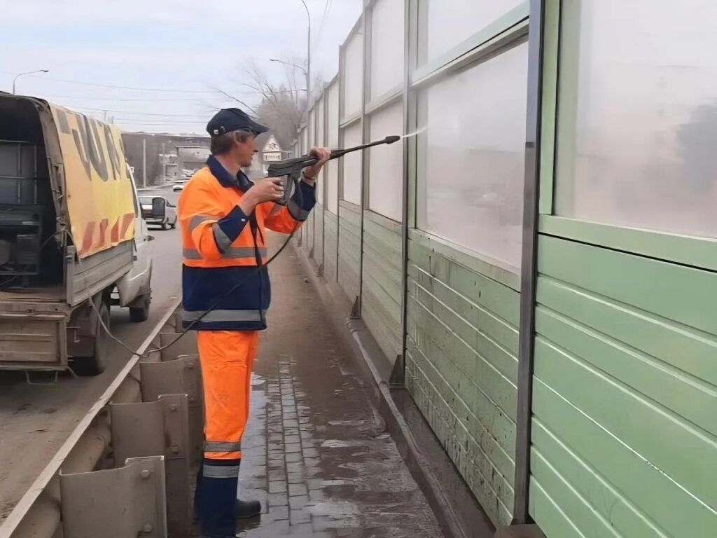 В Астрахани началась весенняя генеральная уборка: с улиц вывезли 1660 тонн мусора