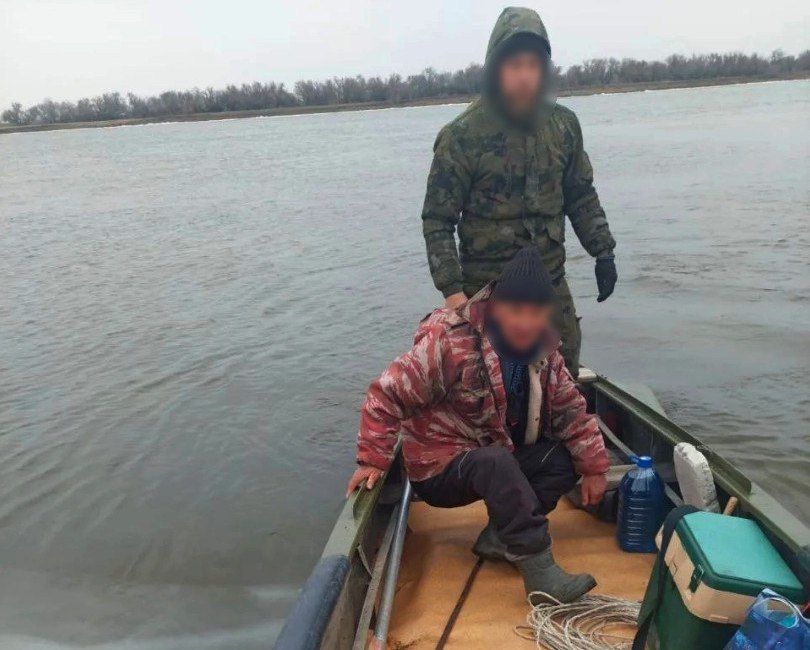 В Астраханской области рыбака унесло на льдине