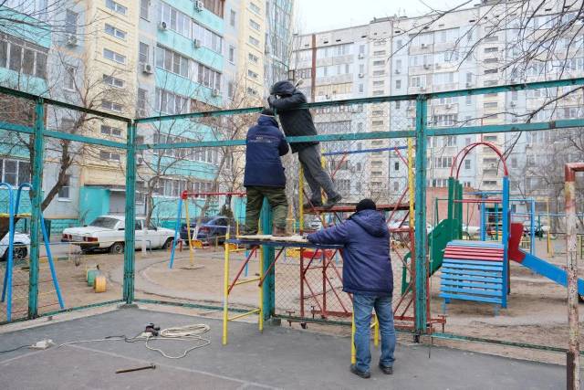 В Советском районе приступили к обновлению спортивного поля на Краснодарской