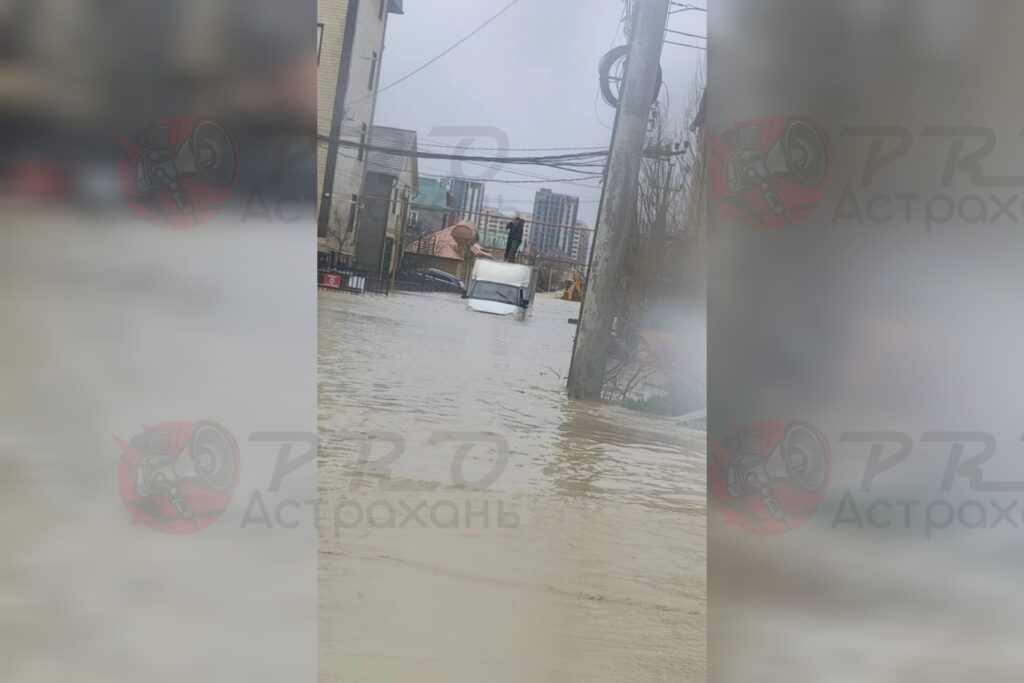 Астраханцы стали заложниками ливней в Дагестане