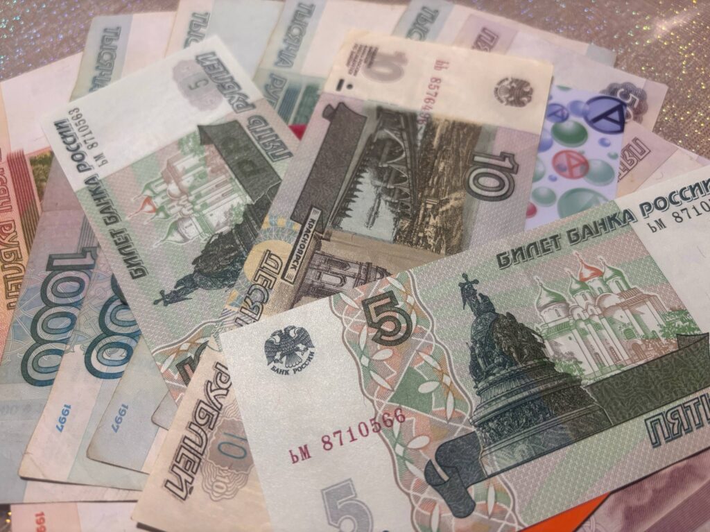 Фальшивок стало меньше, но расслабляться рано: астраханцам рассказали о статистике поддельных денег