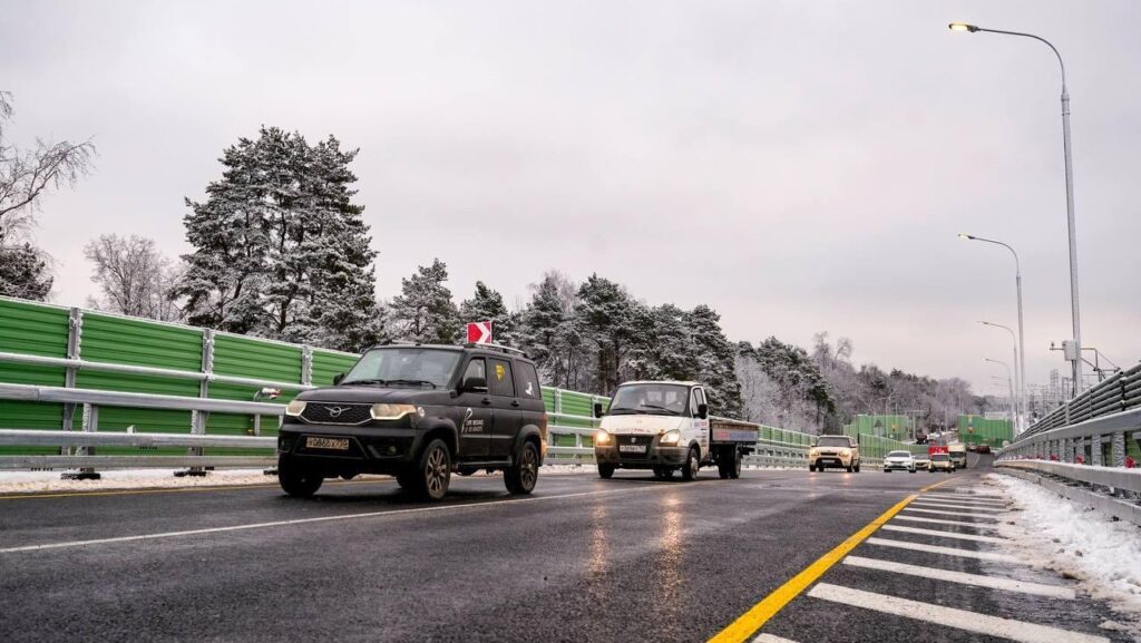 Смена шин по расписанию: подмосковным водителям посоветовали не спешить с «переобувкой»