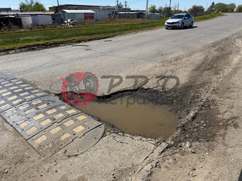 Астраханцы требуют срочного ремонта дороги на Акмолинской, пока не случилось беды