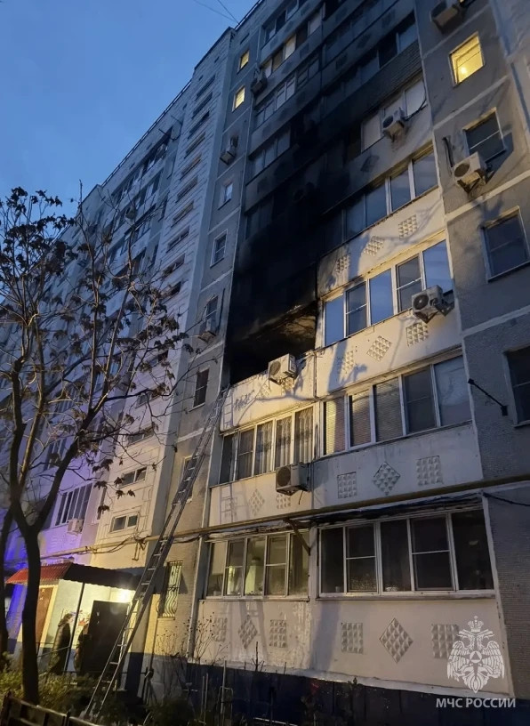 Эвакуированы 17 жильцов, есть пострадавшие: в Астрахани вспыхнул жилой дом