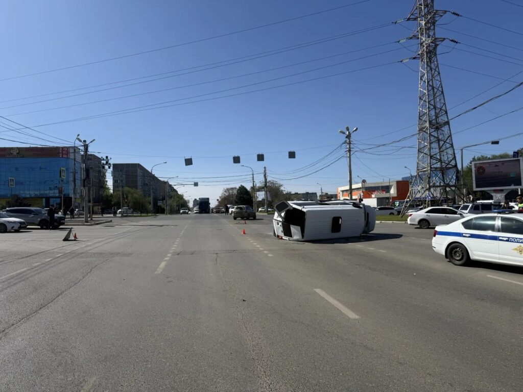 В сети появились кадры первых минут ДТП с маршруткой в Астрахани: пострадал ребенок