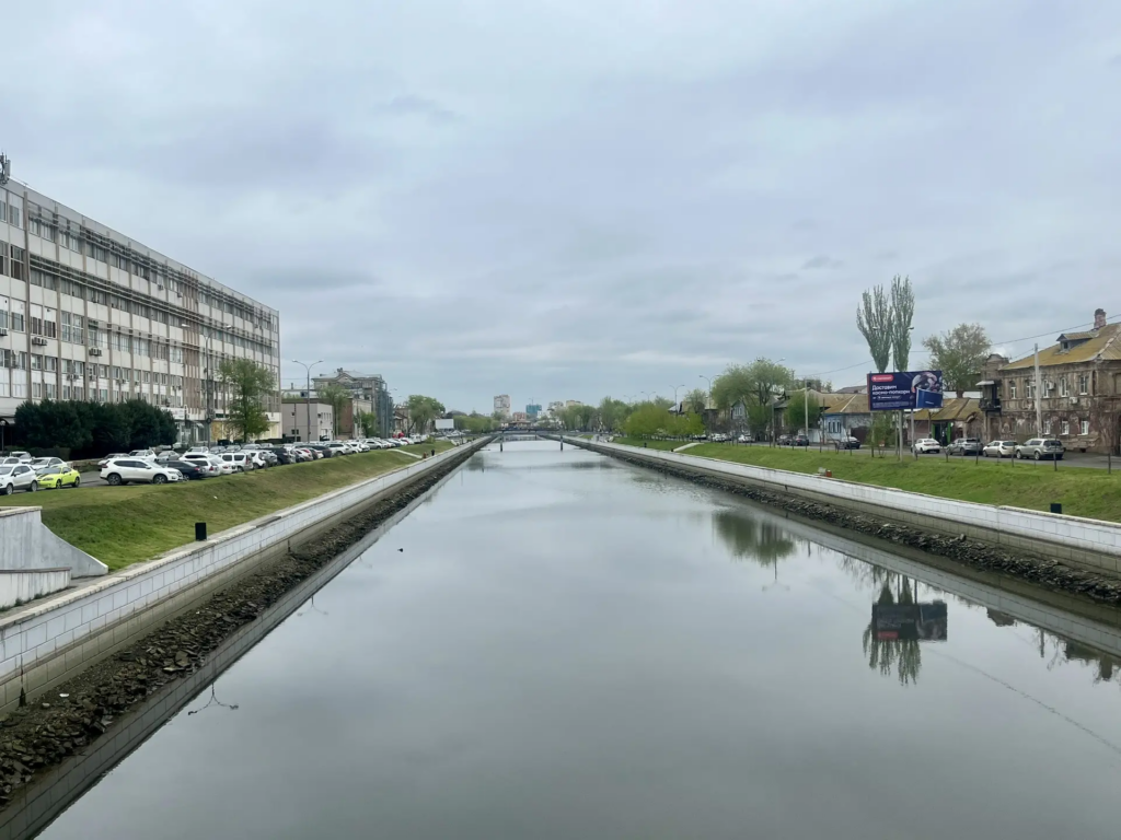 В городских каналах Астрахани понизят уровень воды