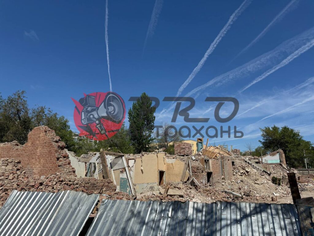 От обрушившегося дома в Астрахани остался только первый этаж