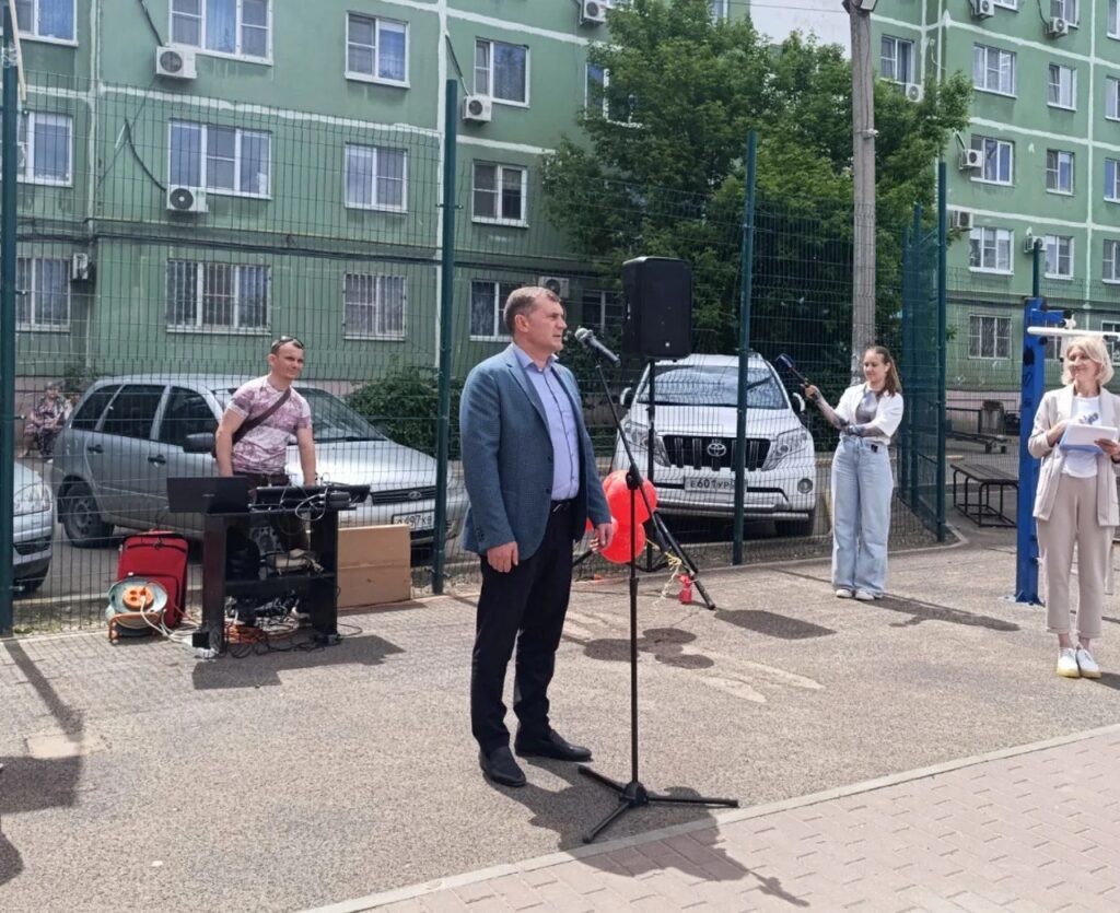 В Астрахани выбрали «Самый дружный дом»: табличка появилась на улице Дальней
