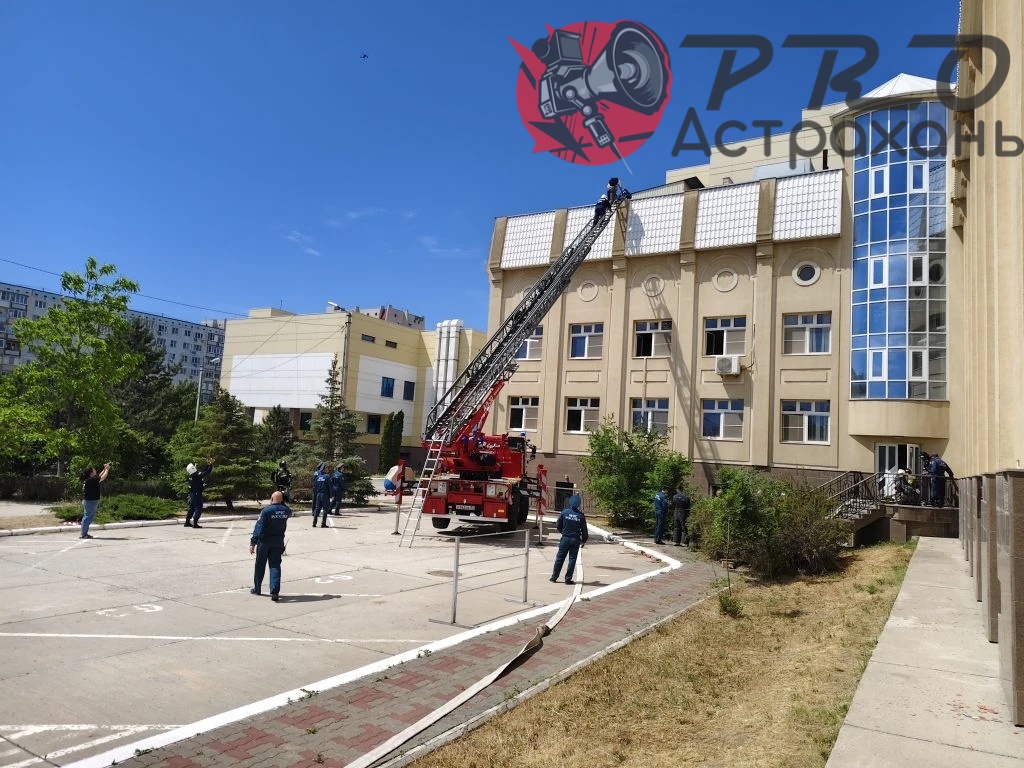 В Астрахани эвакуировали одну из самых крупных клиник В Астрахани эвакуировали одну из самых крупных клиник