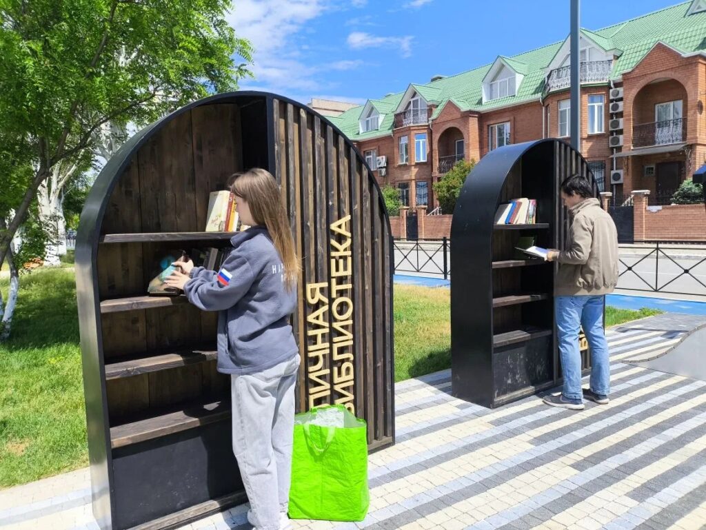 В Астрахани книги получили вторую жизнь: «ЭкоЦентр» пополнил городские книгообмены — фото 3