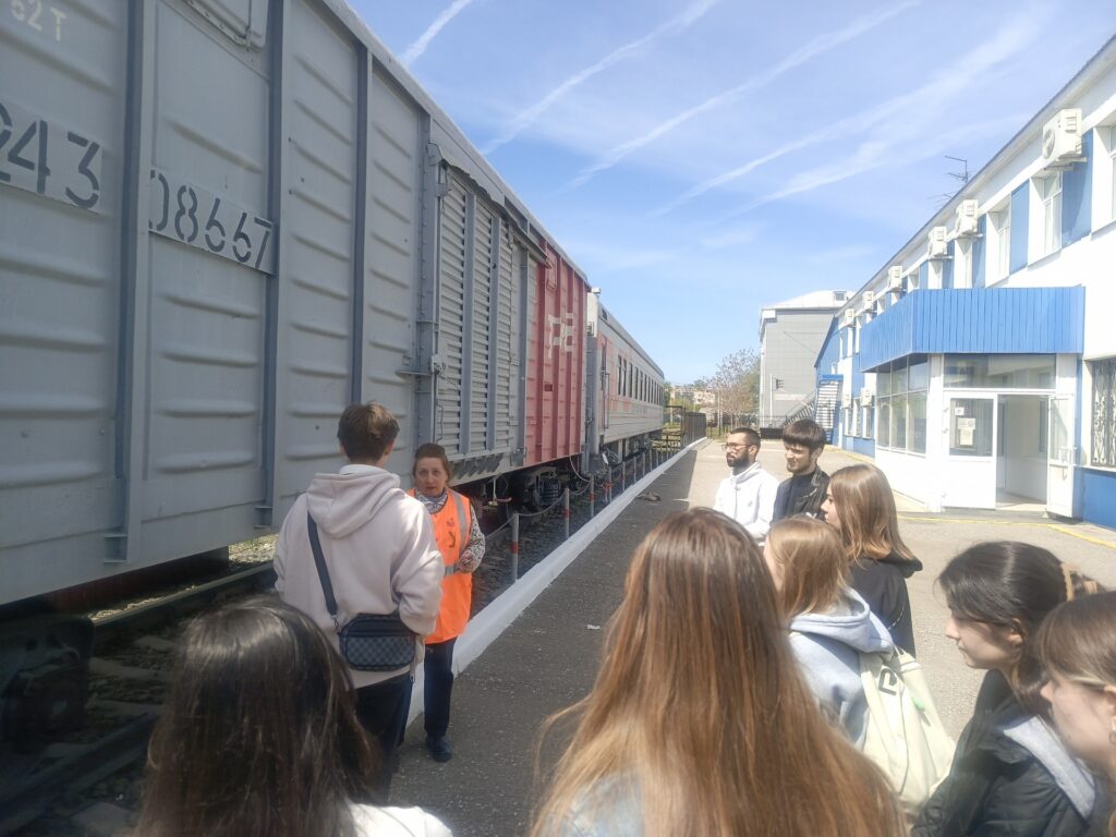 Студентам астраханского колледжа рассказали о железнодорожных профессиях
