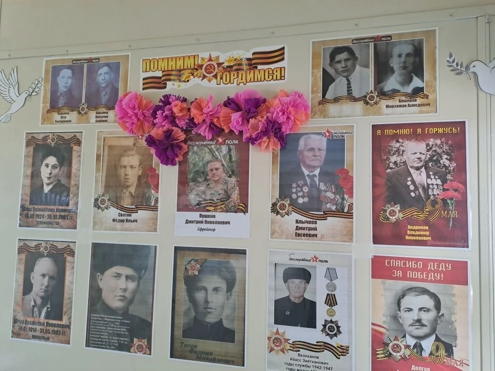 Празднично украшенный пригородный поезд курсирует в Астраханской области