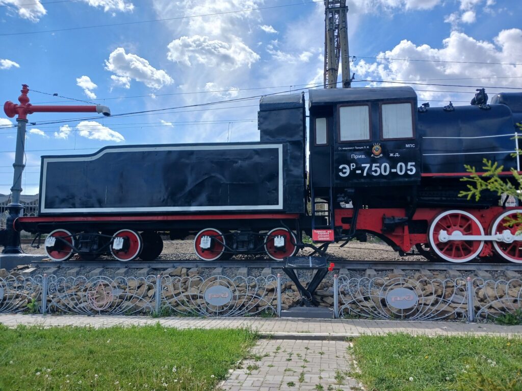 Астраханские железнодорожники привели в порядок памятные места ко Дню Победы