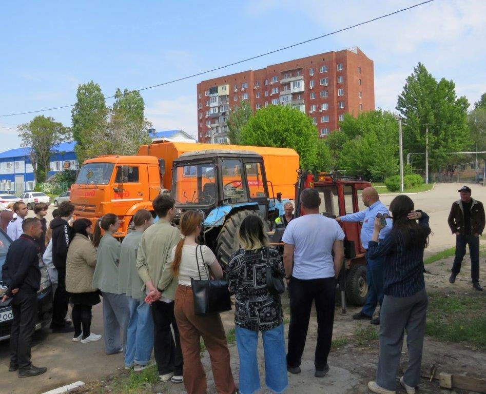 Астраханским старшеклассникам и студентам рассказали о работе на железной дороге