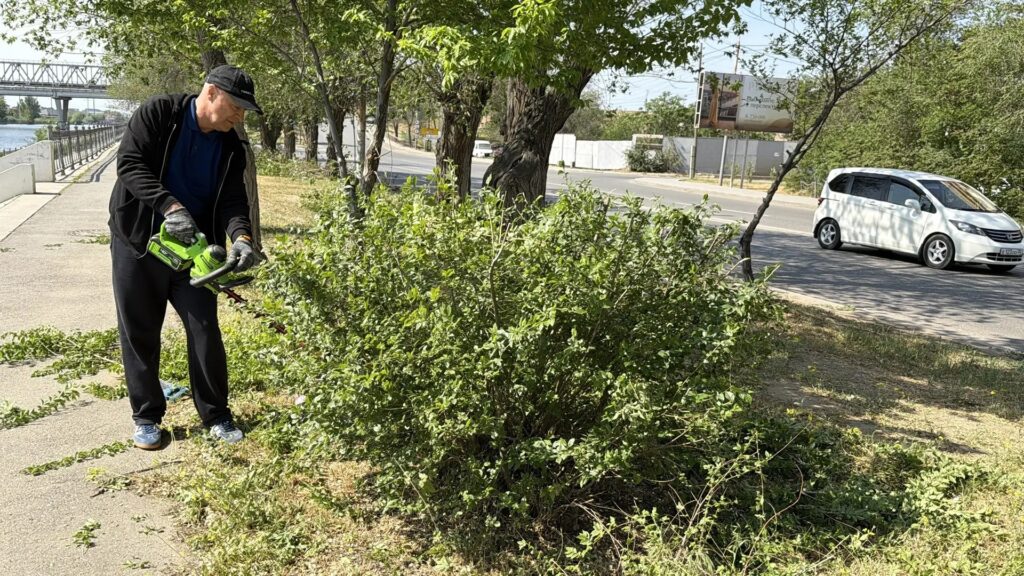 В Астрахани прошёл очередной День чистоты: свыше 150 сотрудников навели порядок в городе