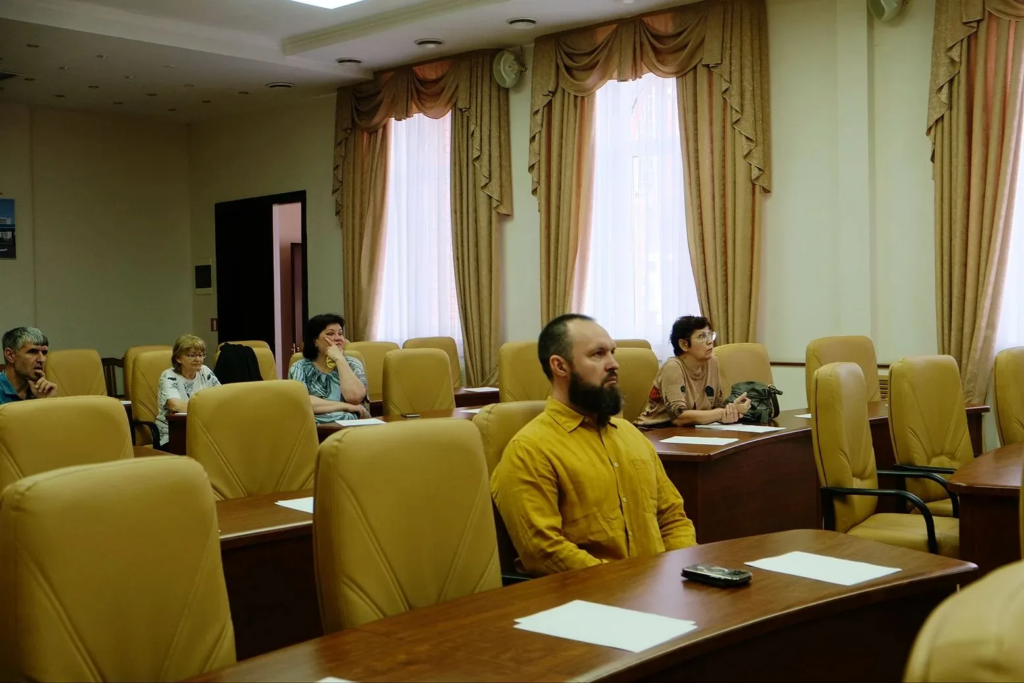 В мэрии Астрахани прошла вторая встреча с предпринимателями рынка в Жилгородке В мэрии Астрахани прошла вторая встреча с предпринимателями рынка в Жилгородке
