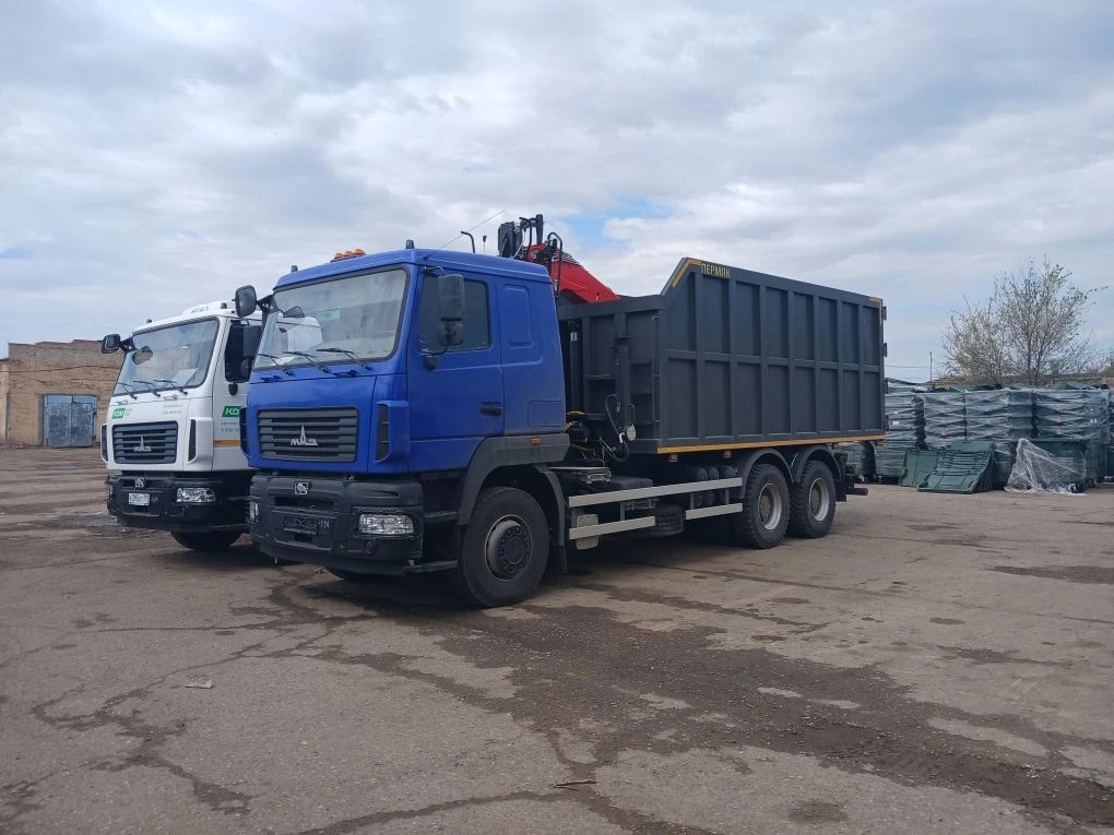 «ЭкоЦентр» приобрёл новый ломовоз: грузить мусор станет быстрее и проще