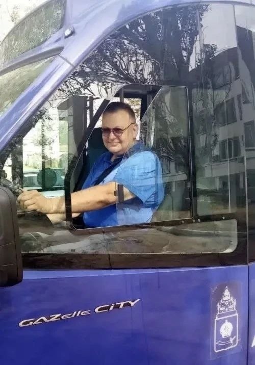 Поэт за рулём: астраханский автобус №19 ведёт автор нескольких поэтических сборников