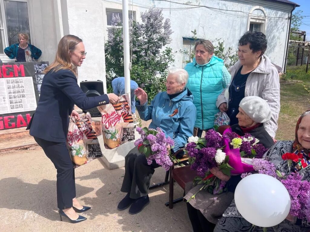 Ирина Заикина приняла участие в торжественной линейке памяти в посёлке Новолесное
